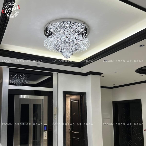 Đèn chùm pha lê thả thông minh PL082 gồm 180 viên rubic khói và trắng, 12 mắt COB dimmer có điều khiển xa, mâm hình tròn inox gương trắng , KT(mm): D800 x H500